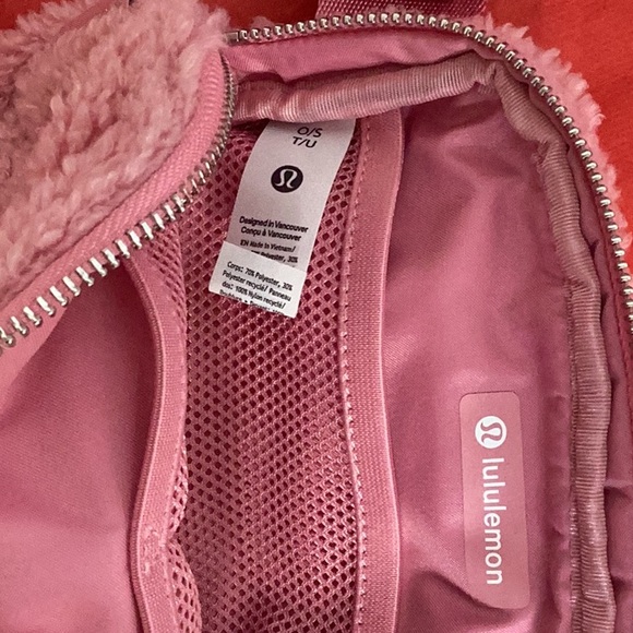 Lululemon everywhere belt bag - Picture 5 of 9